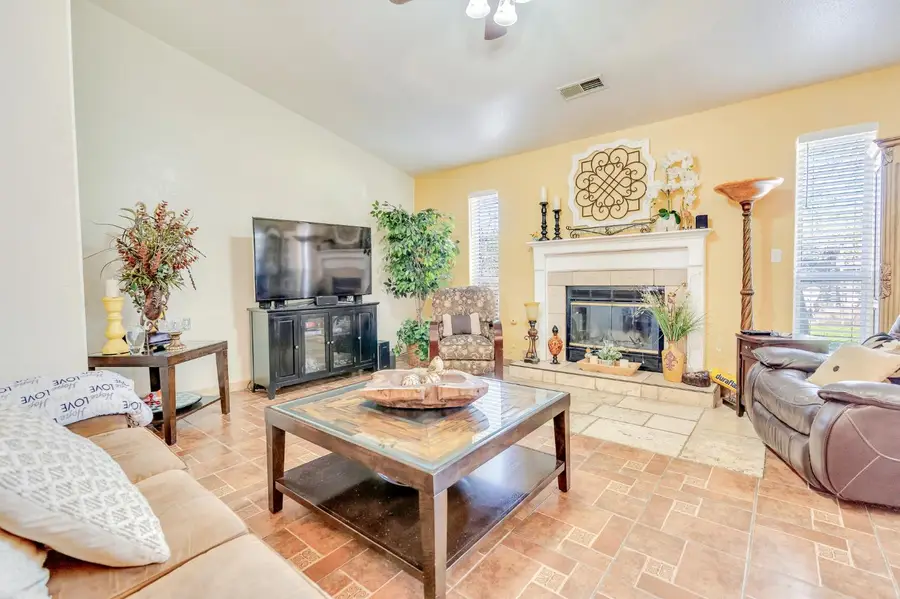 828 Olivewood Drive, Los Banos, CA 93635 - Image #3