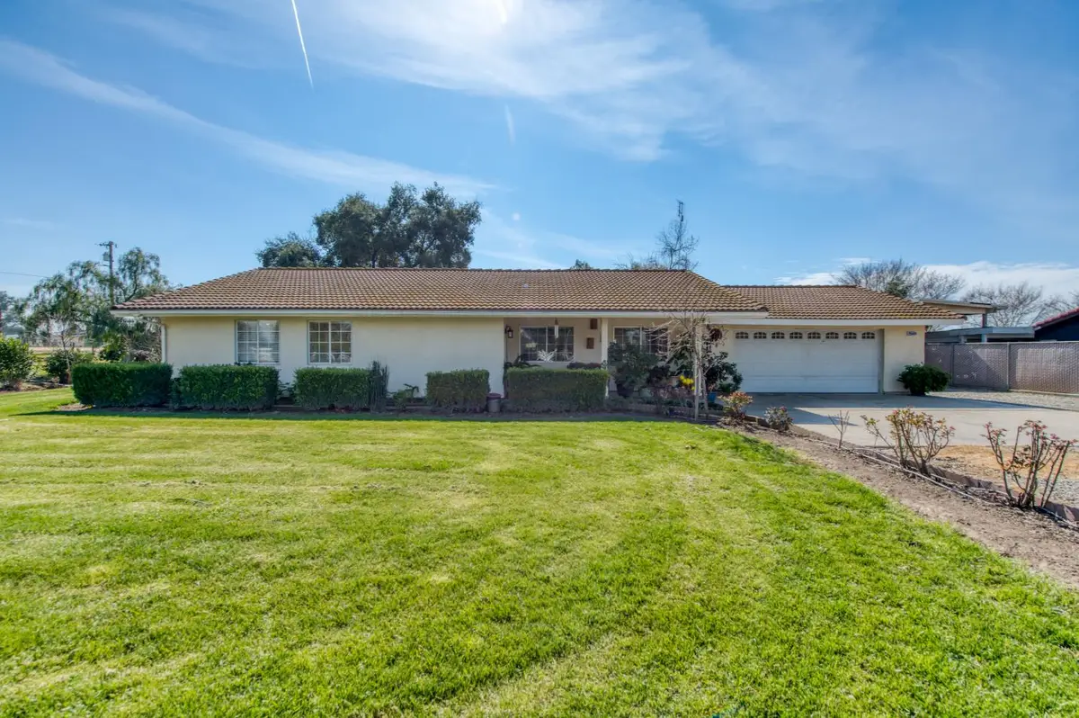 25540 Lynn Place #B, Madera, CA 93638 - Image #1
