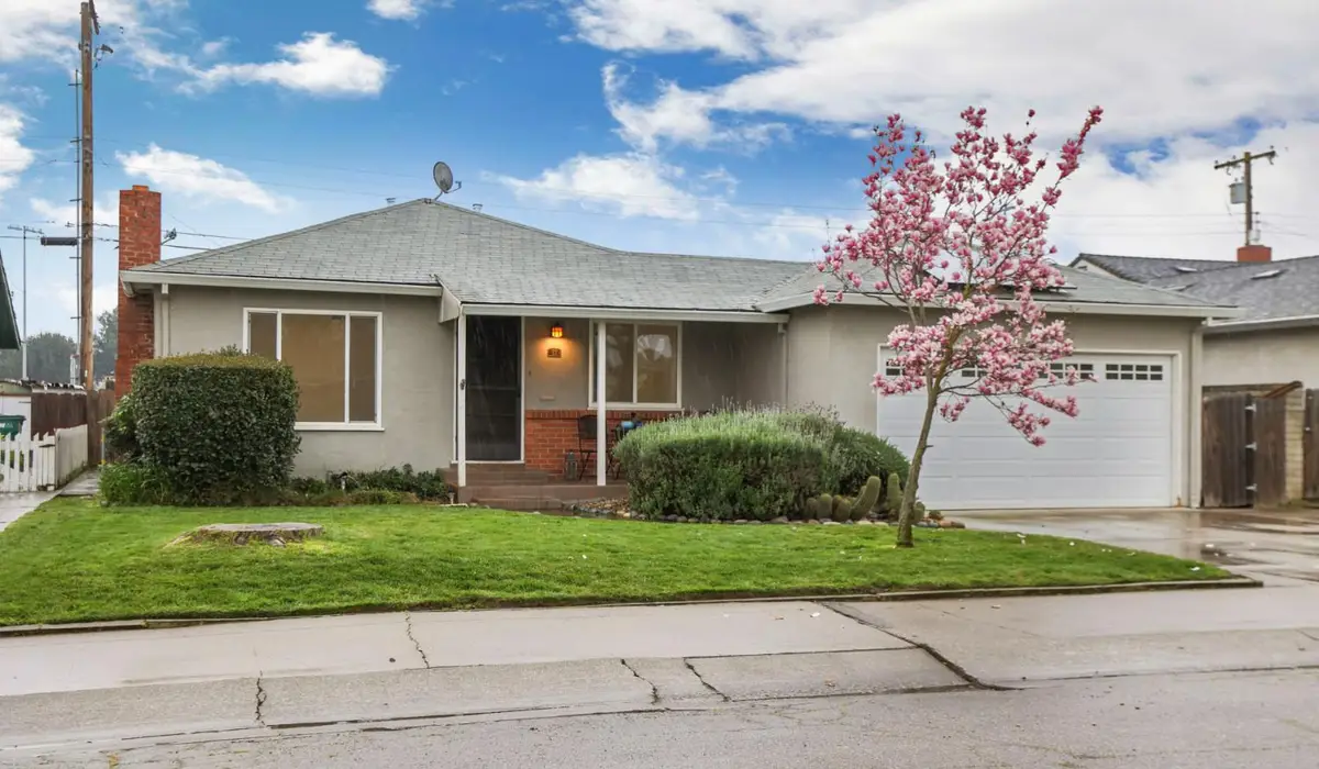 32 S Corinth Avenue, Lodi, CA 95242 - #1