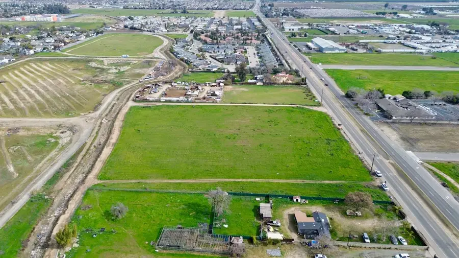 4865 E Jensen Avenue, Fresno, CA 93725 - Image #2