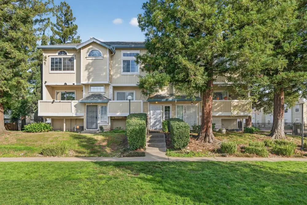 7402 Kallie Kay Ln, Sacramento, CA 95823 - Image #1