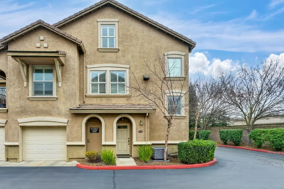 5350 Dunlay Drive #2011, Sacramento, CA 95835 - Image #1