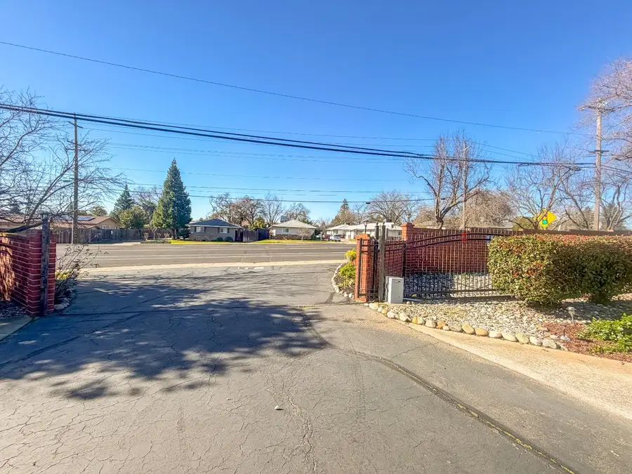 5500 Stately Oak Lane, Carmichael, CA 95608 - Image #2