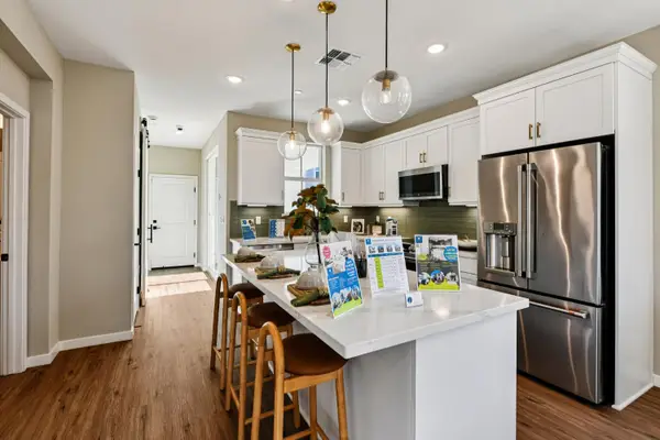 8655 Starburst Way, Sacramento, CA 95823