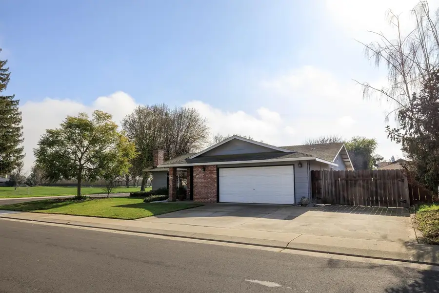 495 Valdapena Way, Escalon, CA 95320 - Image #3