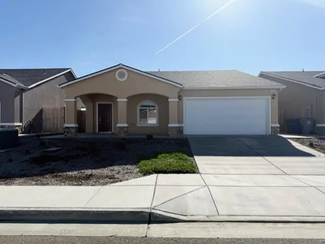 1124 E Orange Street, Avenal, CA 93204 - #1