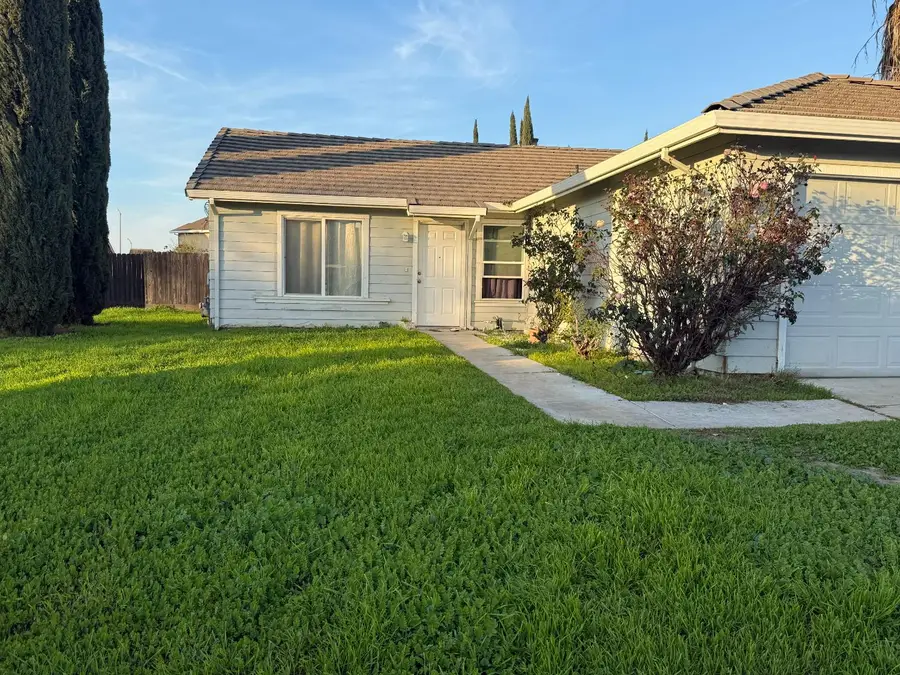 1352 N Saint Francis Drive, Los Banos, CA 93635 - Image #2