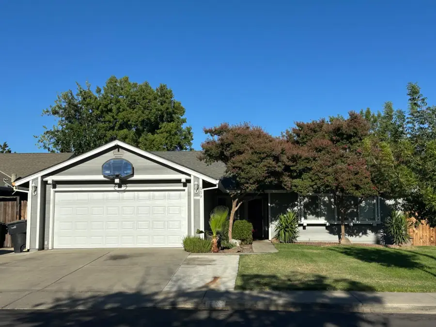 559 S Del Puerto Avenue, Patterson, CA 95363 - #2