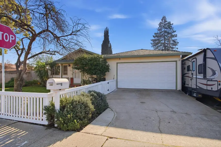 1087 E A Street, Oakdale, CA 95361 - Image #3