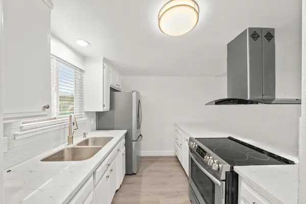 5696 Hillsdale Blvd, Sacramento, CA 95842