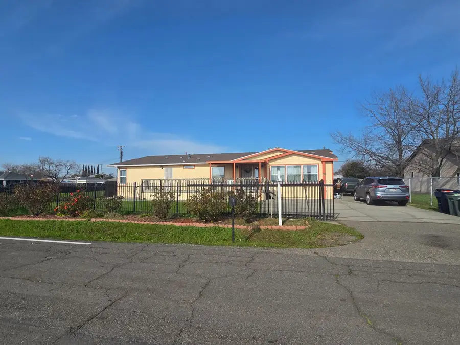 2711 Lock Avenue, Sacramento, CA 95822 - Image #2