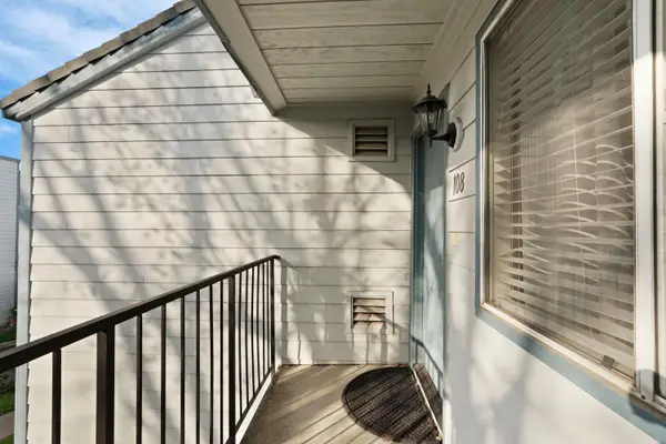 445 Almond Drive #108, Lodi, CA 95240