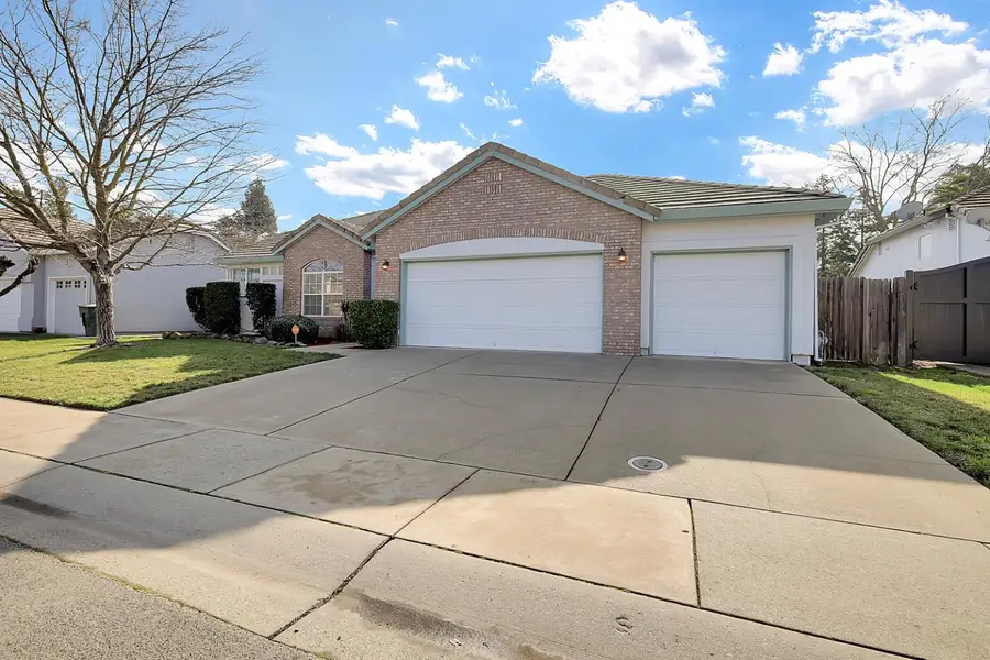 2004 Falls Dr, Yuba City, CA 95993 - Image #3