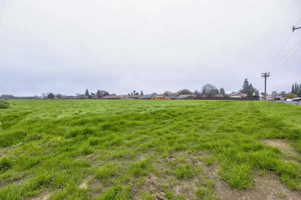 1692 S Beverly Street, Porterville, CA 93257