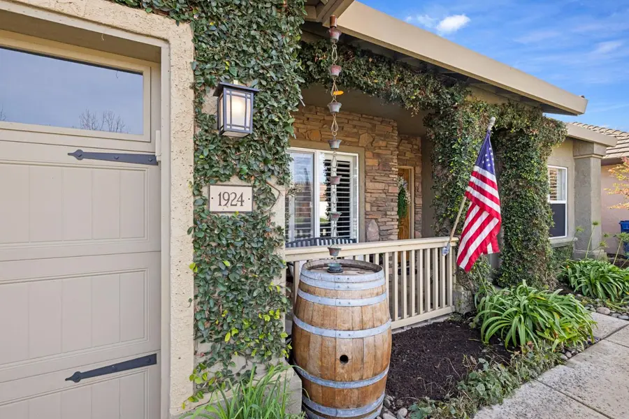 1924 Crystalwood Lane, Lodi, CA 95242 - Image #2