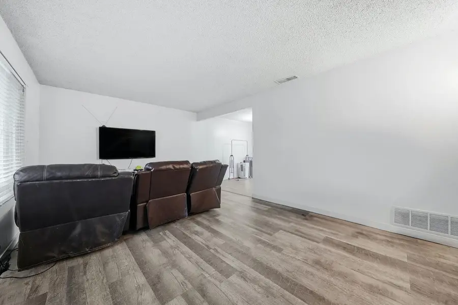 27 Omaha Court, Sacramento, CA 95823 - Image #2