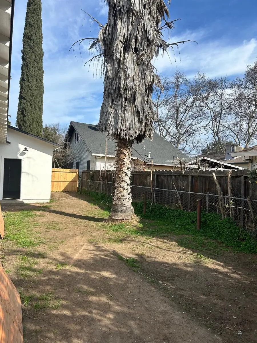 209 Locust Street, Modesto, CA 95351 - #3