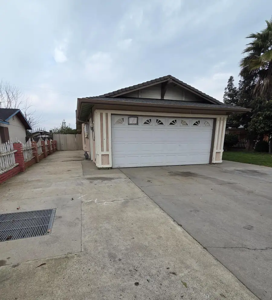 807 Olds Avenue, Livingston, CA 95334 - #3