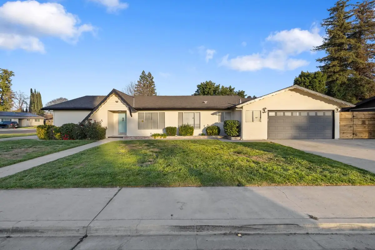 2324 S Sowell Street, Visalia, CA 93277 - #1