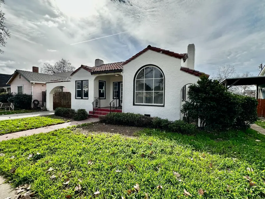 944 W 22nd Street, Merced, CA 95340 - #2