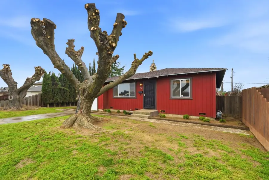 946 6th Street, Livingston, CA 95334 - #2