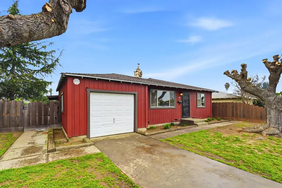 946 6th Street, Livingston, CA 95334 - #3
