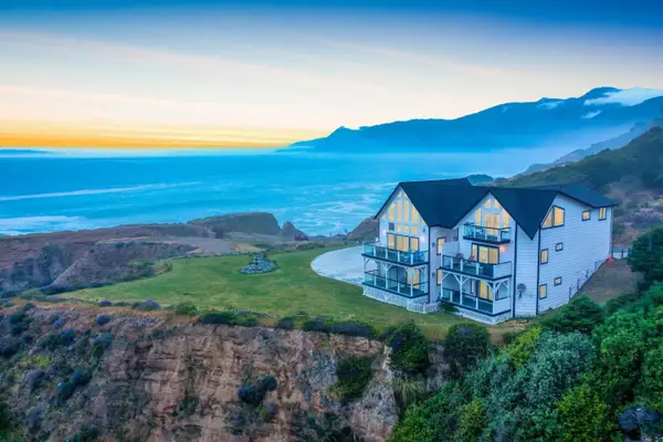 266 Dolphin Dr, Whitethorn, CA 95589