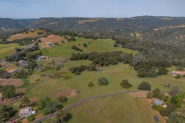 186 Sunshine Lane, Mokelumne Hill, CA 95245