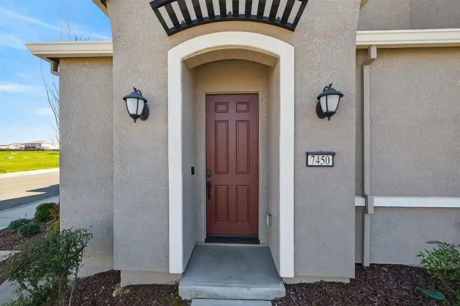 7450 Clear Lake Alley, Sacramento, CA 95829 - #3