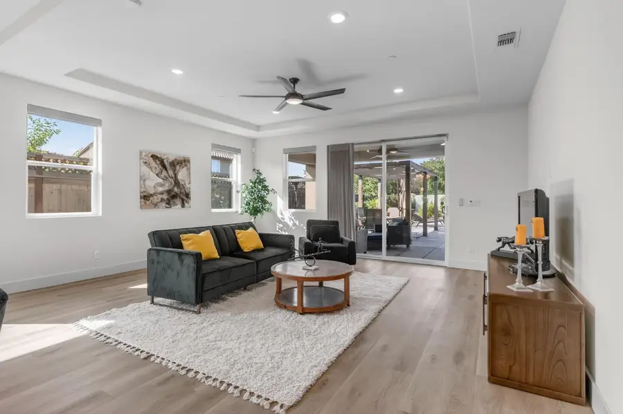 242 Mckays Point Pl, West Sacramento, CA 95605 - #2