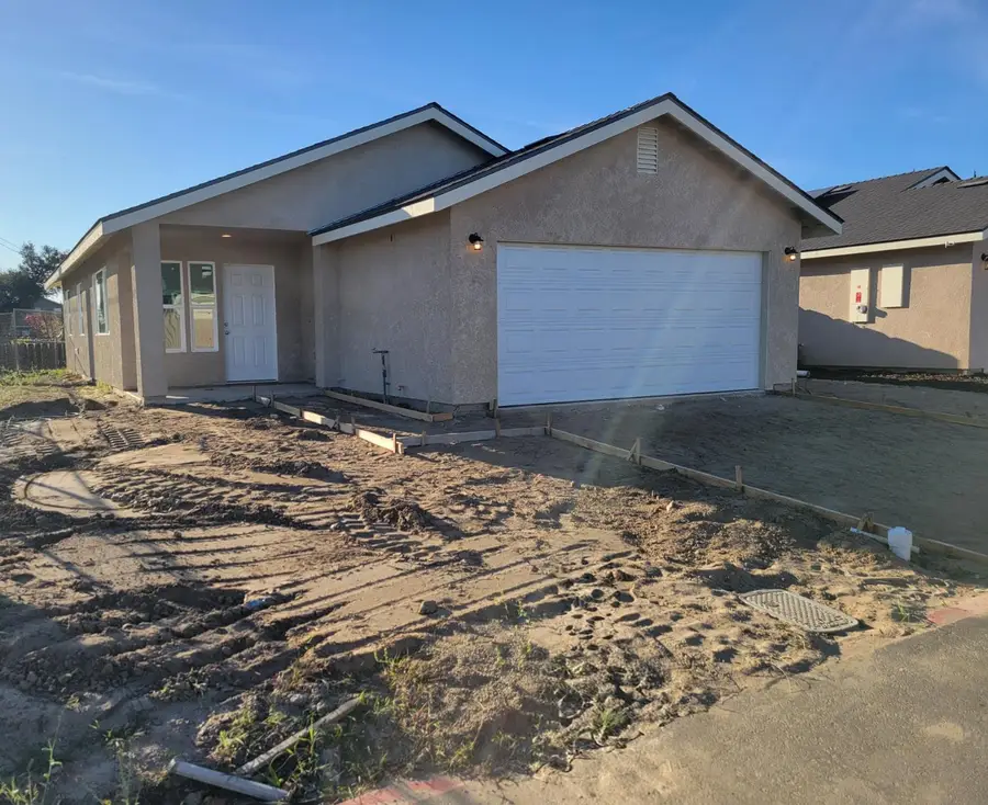 467 E Alameda Street, Manteca, CA 95336 - #2