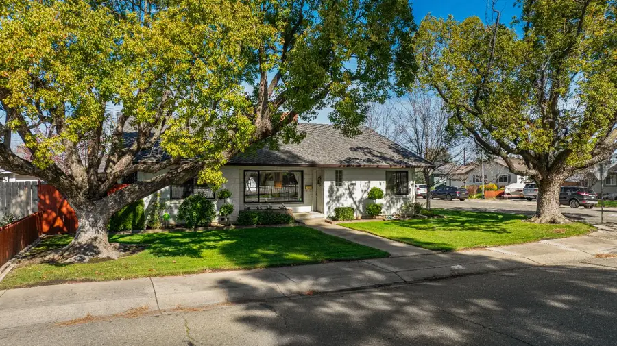 525 W Tokay Street, Lodi, CA 95240 - #2