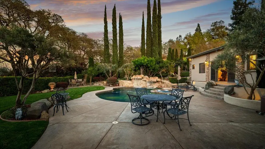 9904 Fox Borough Drive, Oakdale, CA 95361 - #2