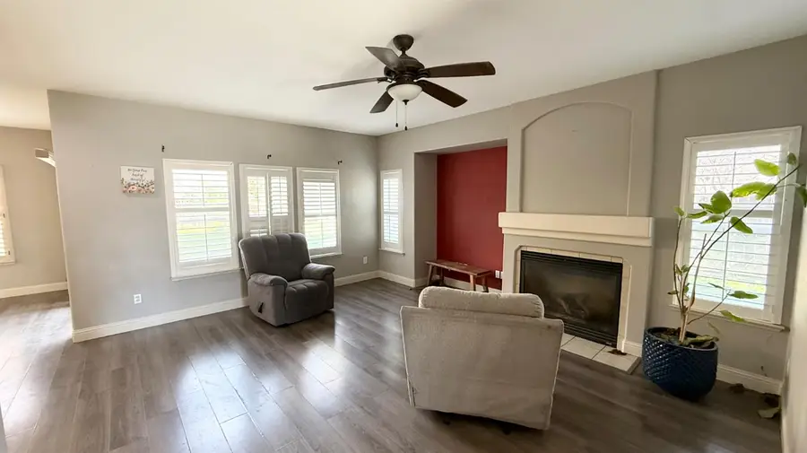 1416 San Rafael Street, Los Banos, CA 93635 - #2