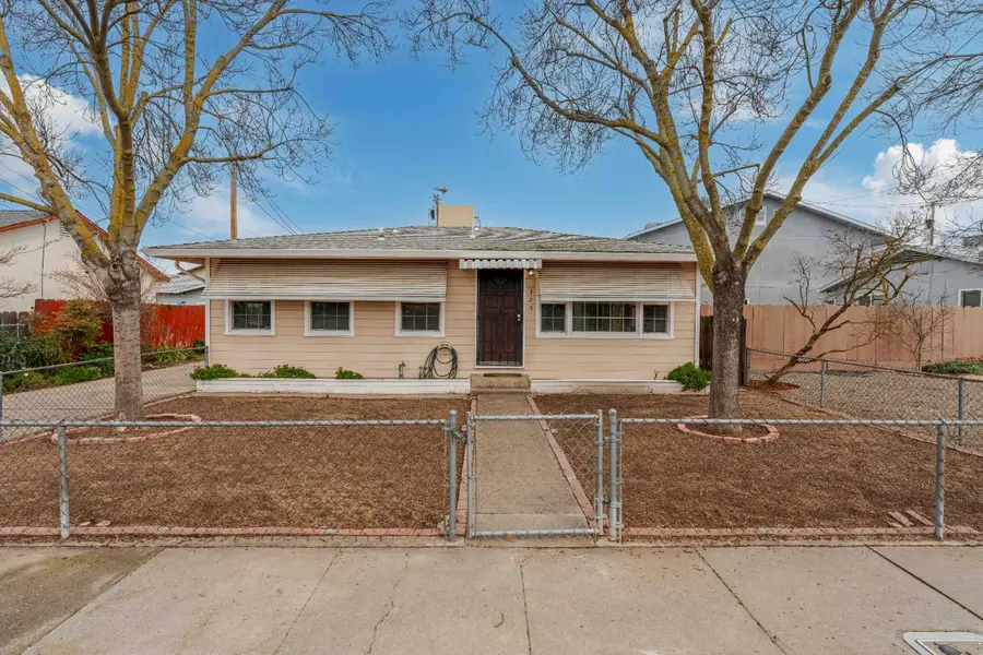 325 Church Avenue, Oakdale, CA 95361 - #2