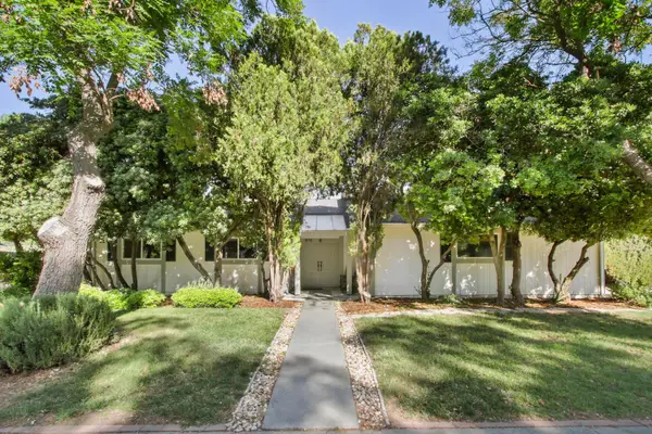 912 Los Robles, Davis, CA 95618