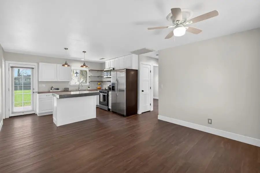 930 Circuit Drive, Roseville, CA 95678 - #3