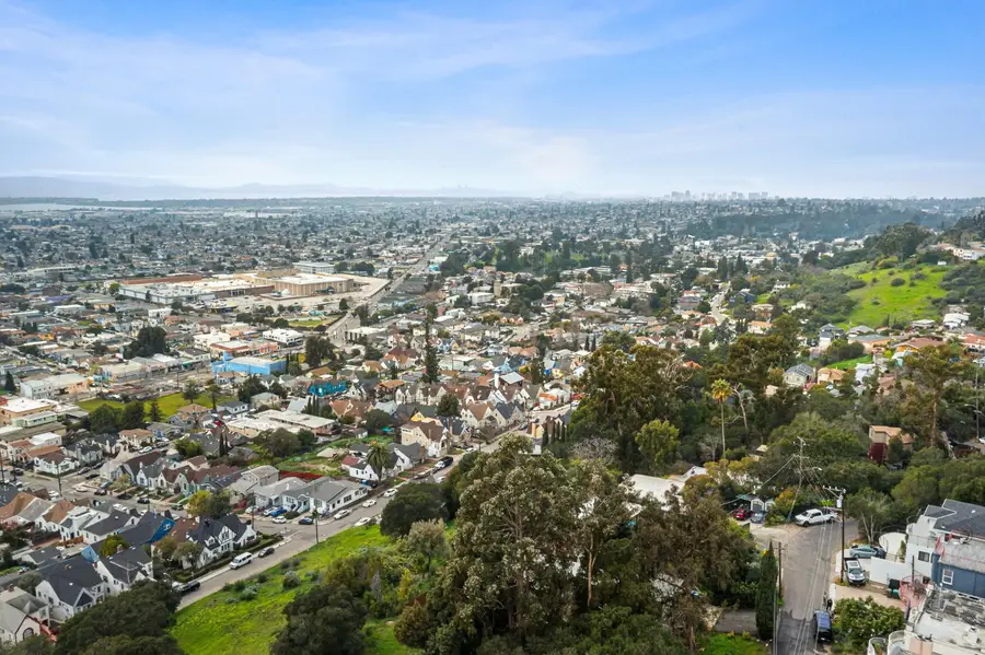 7565 Hillmont Drive, Oakland, CA 94605 - #3