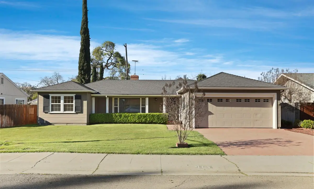 915 W Mariposa Avenue, Stockton, CA 95204 - #1