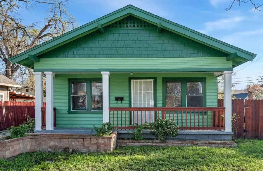 526 Redwood Avenue, Sacramento, CA 95815 - #3