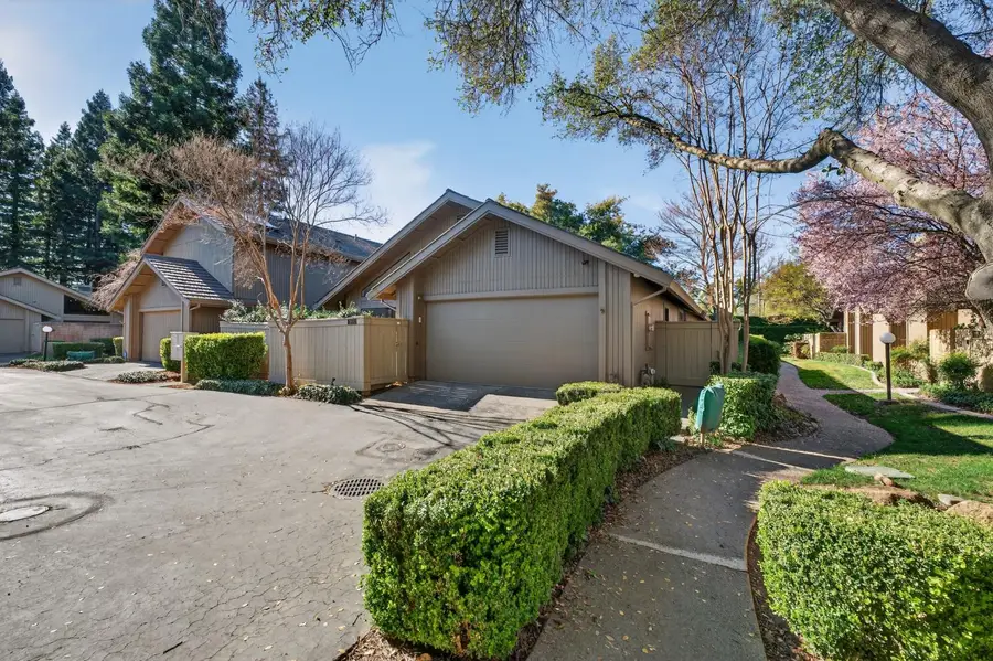 1911 Discovery Village Lane, Gold River, CA 95670 - #2