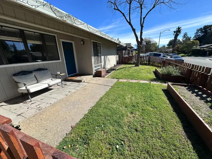 813 Barcelona Avenue, Davis, CA 95616 - #2