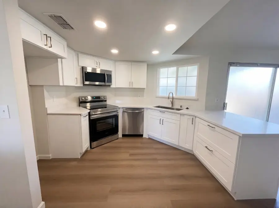 8271 Moorhaven Way, Sacramento, CA 95828 - #2