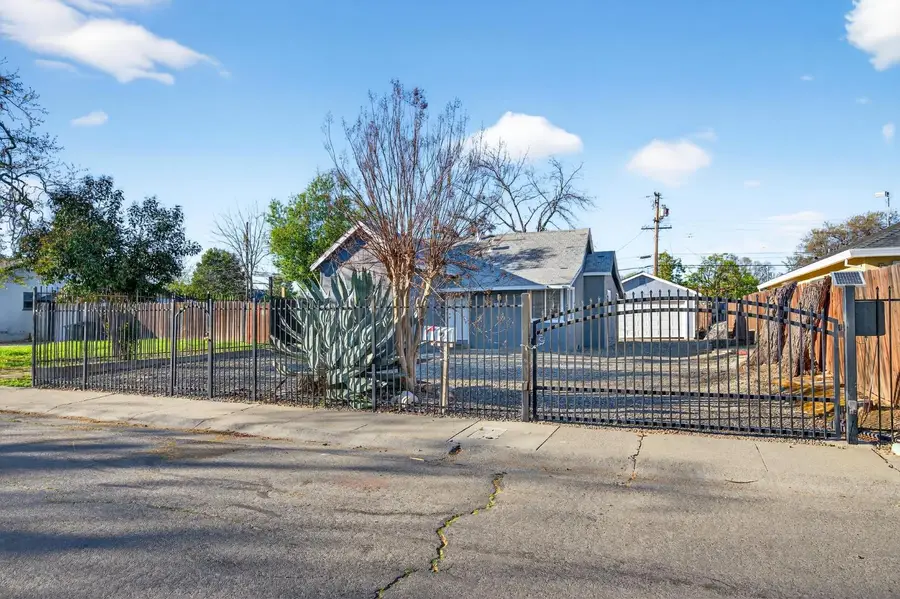 3813 23rd Avenue, Sacramento, CA 95820 - #3