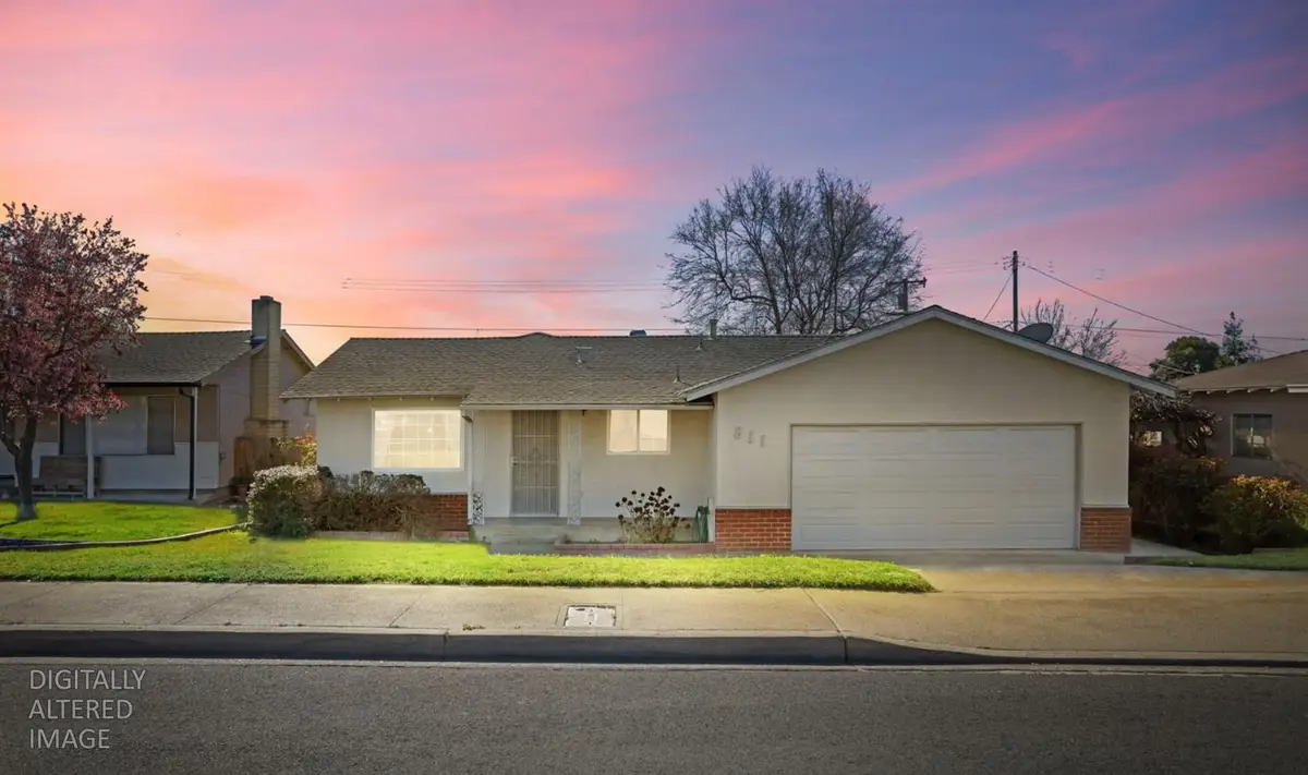 811 E C Street, Oakdale, CA 95361 - #1