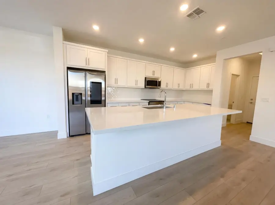 94 W San Diego Drive, Tracy, CA 95391 - #2