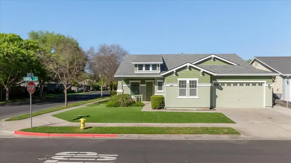 710 Almondcrest Street, Oakdale, CA 95361