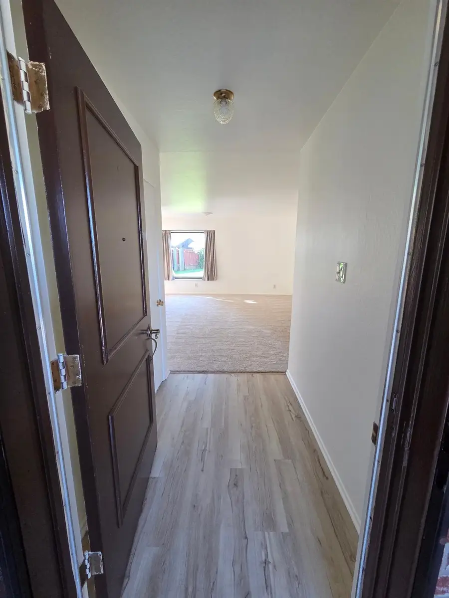 2100 Farnsworth Way, Rancho Cordova, CA 95670 - #3