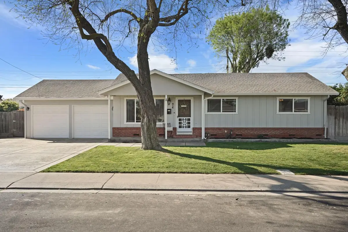 916 6th Street, Ripon, CA 95366 - #1