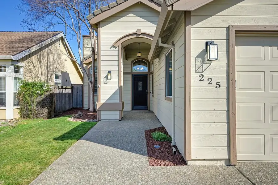 225 Rochelle Court, Roseville, CA 95661 - #3